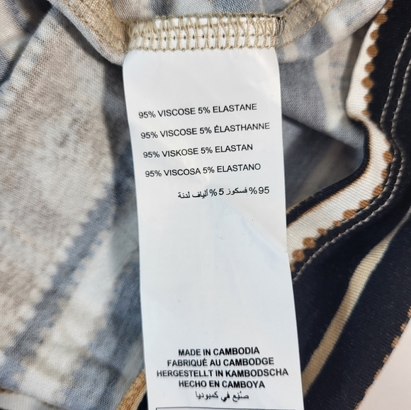 NWT Love & Legend Patterned Blouse - Picture 7 of 8